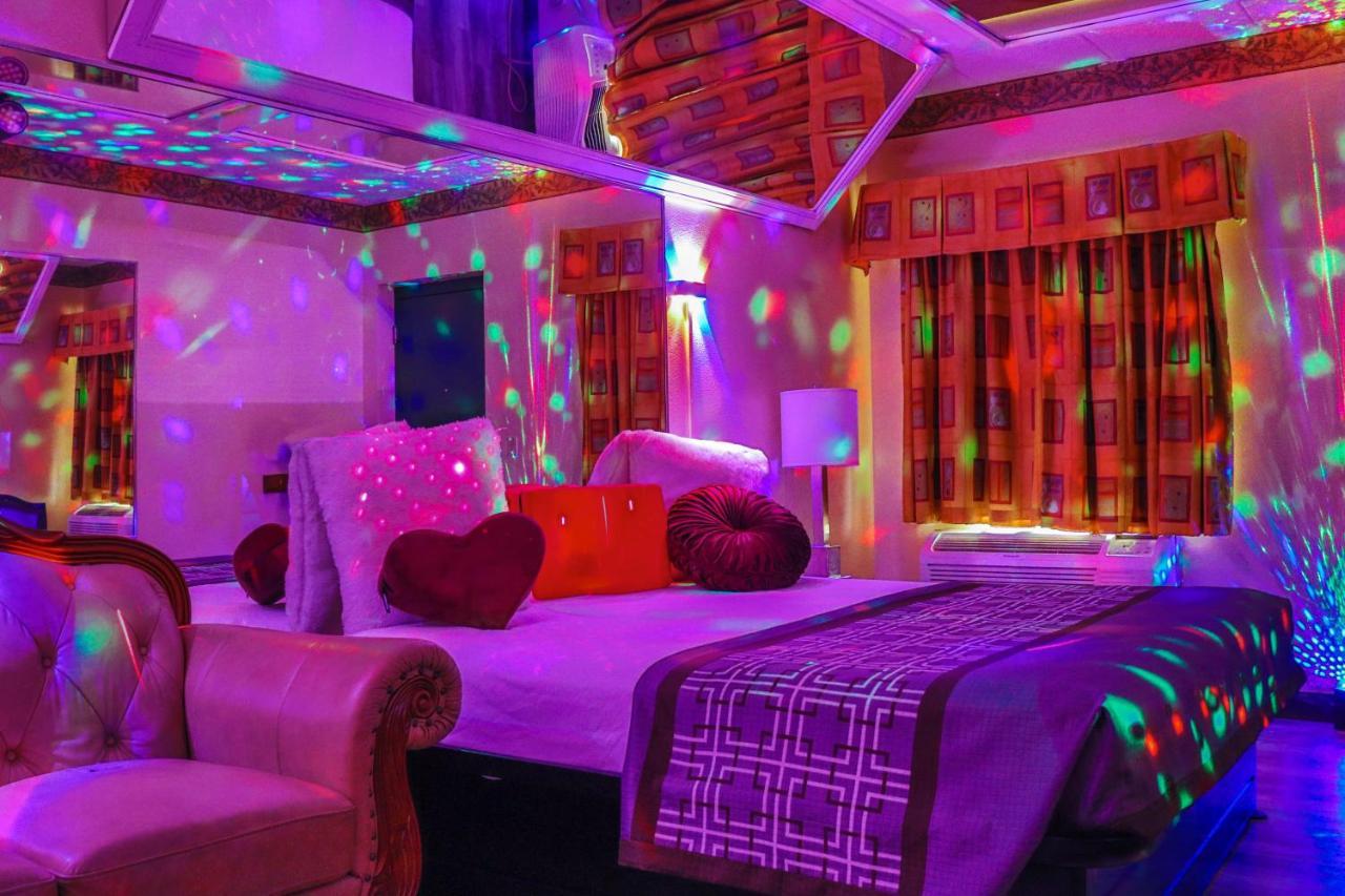Luxe Romantic Suites Dolton Exterior foto