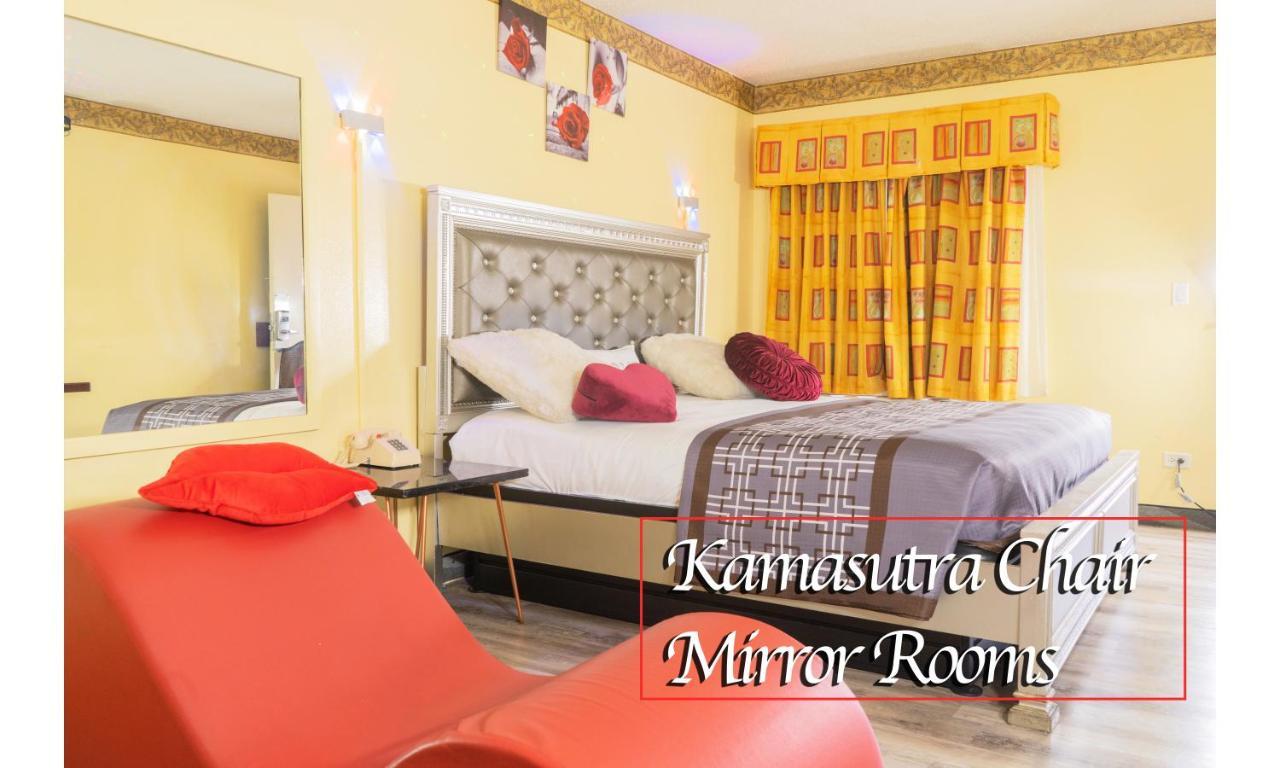 Luxe Romantic Suites Dolton Exterior foto